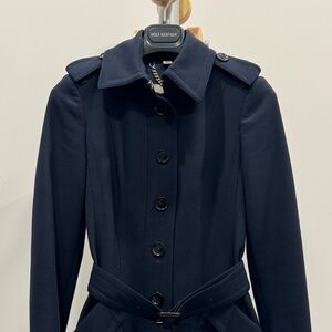 Excellent Burberry flattering trench